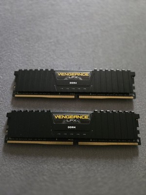 Corsair Vengeance LPX 32GB (2x16GB) DDR4 2400MHz RAM (CMK32GX4M2A2400C16)