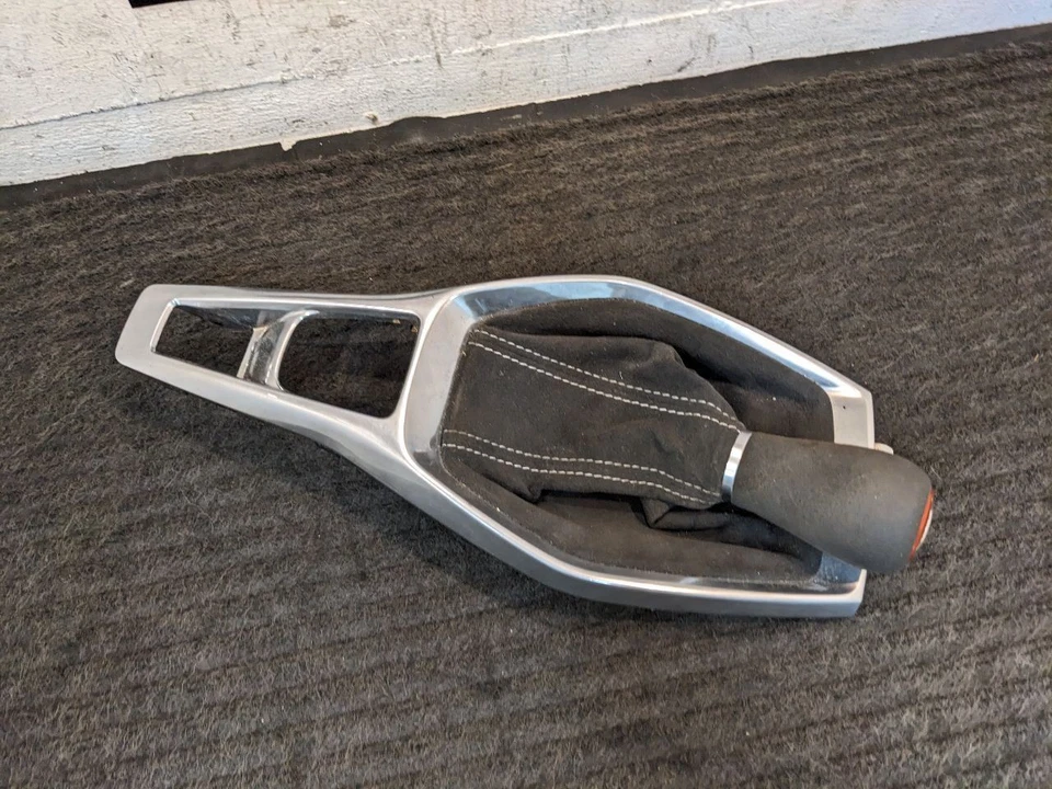 Camaro SS 2016-24 6 velocidades palanca de cambios bisel ajuste perilla de cambio bota ALCANTARA Foto 2 de 4