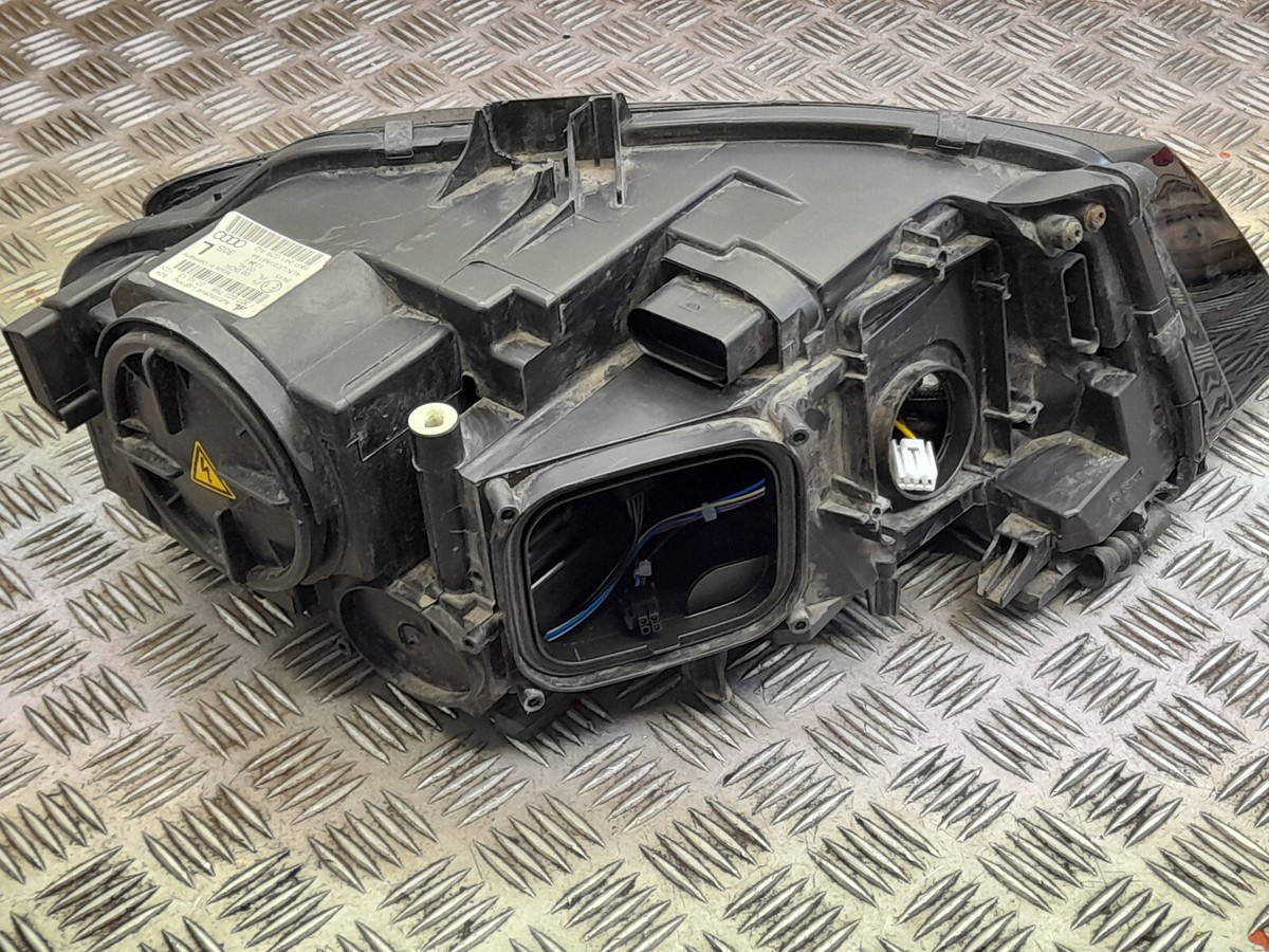 Audi A4 B8 Headlight Xenon Left 8K0941029AQ Damaged Please Note