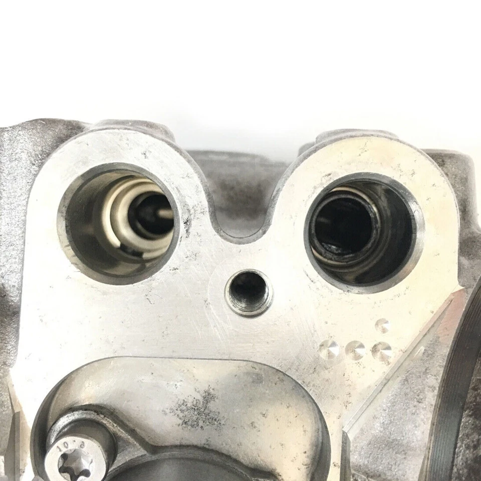 High Pressure Fuel Pump For 2015-19 Ford Power Stroke 6.7L 0445010804 BC3Z9A543A Foto 3 de 4