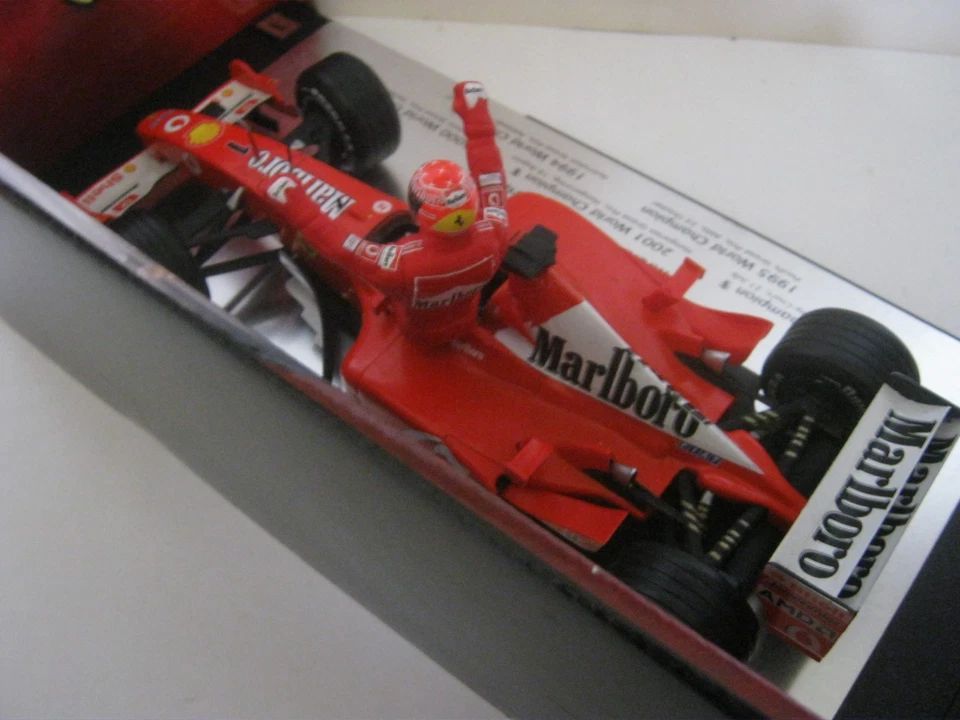 1:18 Ferrari F2002 M.Schumacher 2002 5 Fois WC Full Tabac Hotwheels 54614 OVP - Photo 3/4