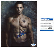 STEPHEN AMELL SIGNED ARROW 8x10 PHOTO W/PROOF # 4 ACOA AUTHENTICATED