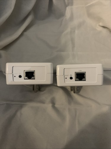 (2) D-Link Powerline Adapter AV2 Up to 2000Mbps DHP-700AV Ethernet - Picture 2 of 3