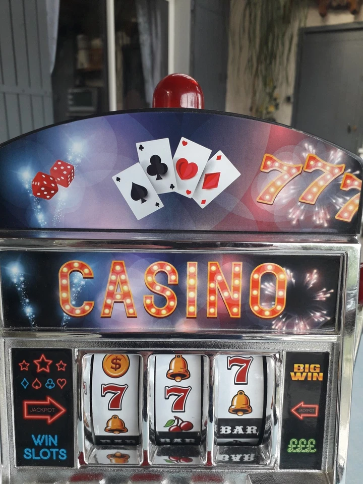 Machine à sous - Jackpot - Lumineuse - Tirelire - Idées cadeaux - 38 cm - Photo 2/4