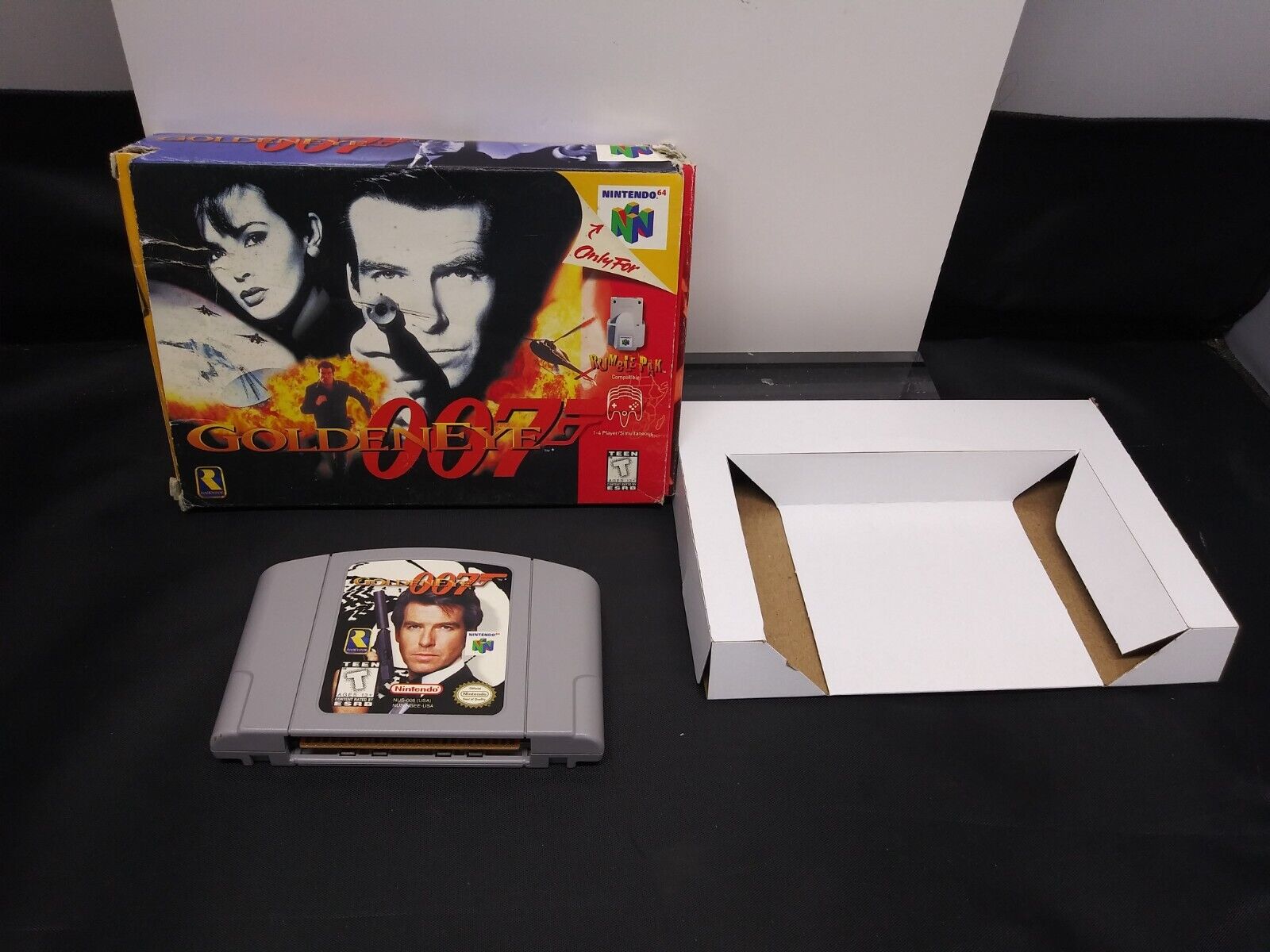 Nintendo 64 James Bond 007 GoldenEye N64 With box and one insert