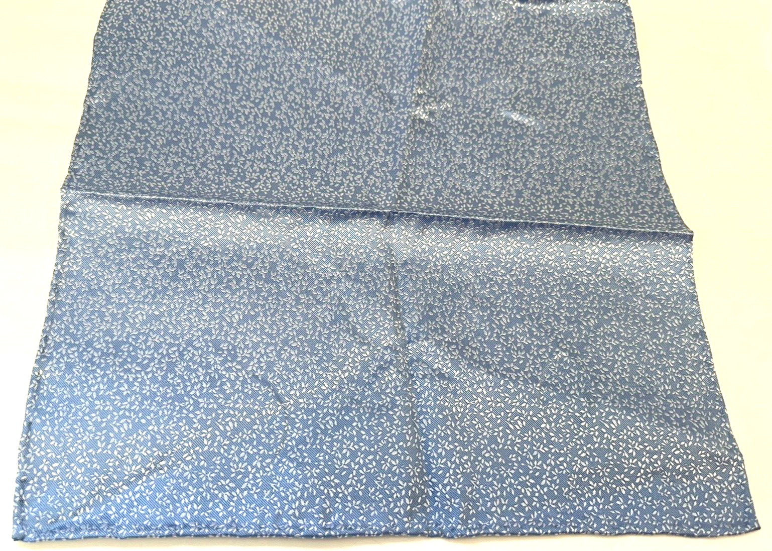 NEW! TM Lewin blue ditsy floral pattern pure silk occasion wear pocket square