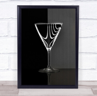 Reflexion Bar Glas Cocktail Drink schwarz-weiß Linien Streifen Stillleben Druck