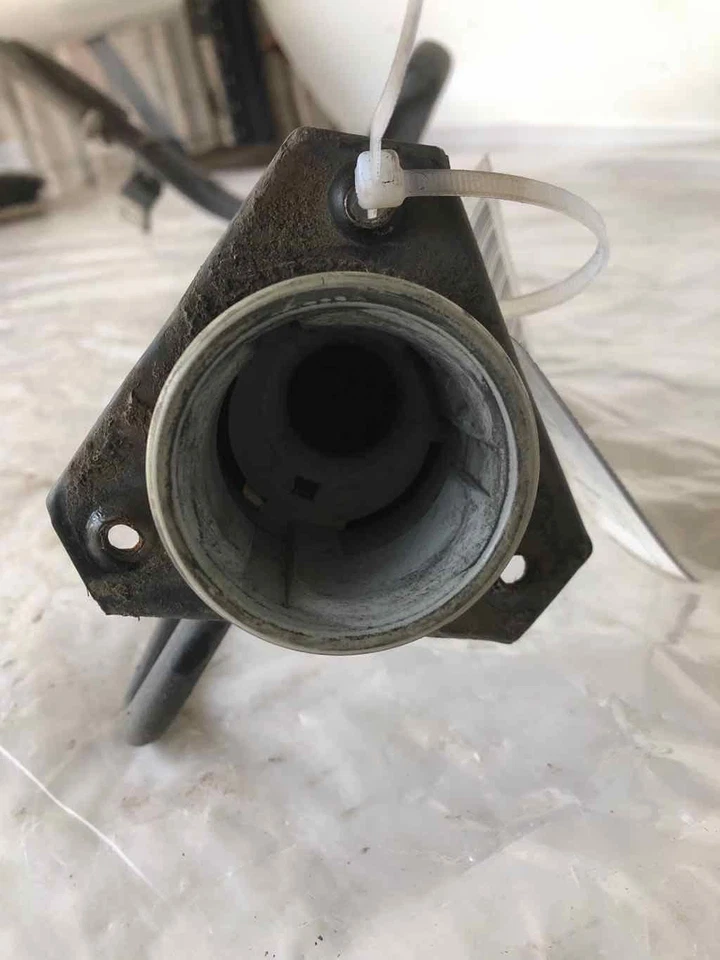 Ford Taurus 1998-1999 sedán tanque de combustible gasolina cuello de llenado PIpe OEM Foto 2 de 4