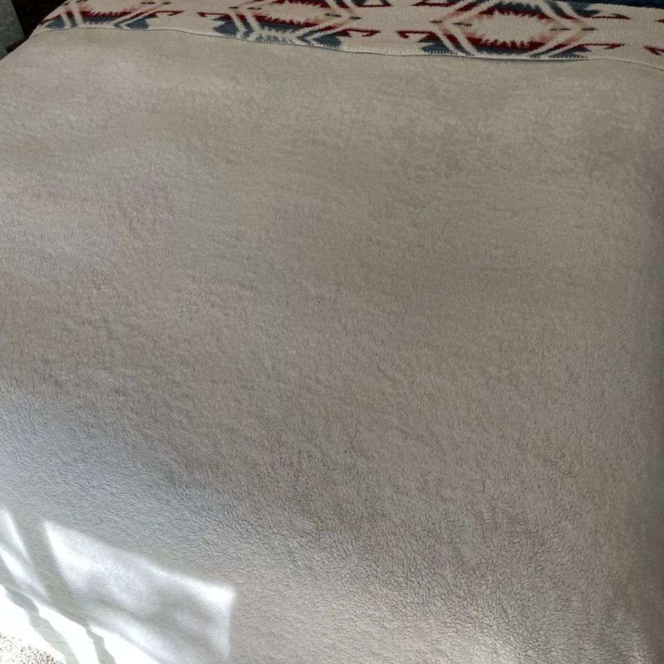 Pendleton Avra Valley Sherpa Fleece Blanket King Cal King 112"x92" Ivory Aztec - Image 2 of 4