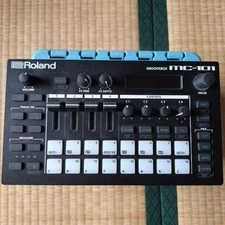 Roland MC-101 GROOVEBOX AIRA Compact Music Production Workstation