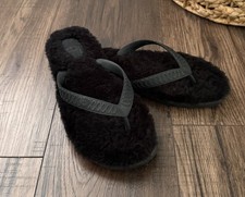 UGG Australia Fluffie Women's Flip Flops Black. Store Display. Size 6