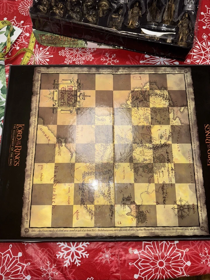 The Lord Of The Rings Chess Set - Image 3 of 4