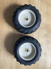 MRC Thunder King Front Rims/Tires World Scale