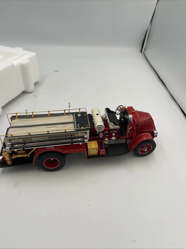 FIRE ENGINE MACK 1926 AC ROTARY PUMPER DANBURY MINT 1:32 W/LADDER/ACCESSORIES B3 - Image 4 of 4