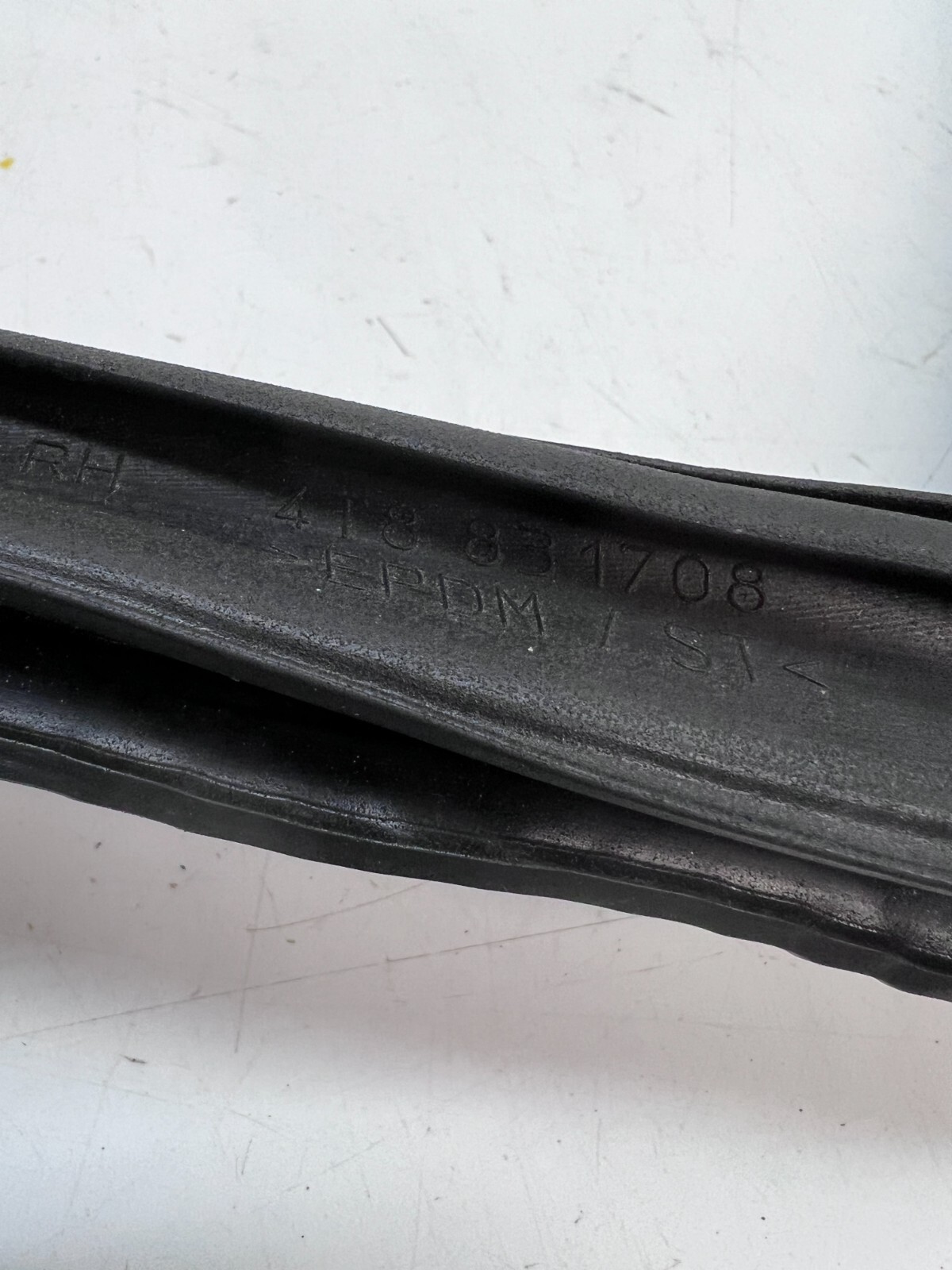 LAMBORGHINI HURACAN LP580 RIGHT PASSENGER RH DOOR SEAL MOULDING OEM 4T8831708D