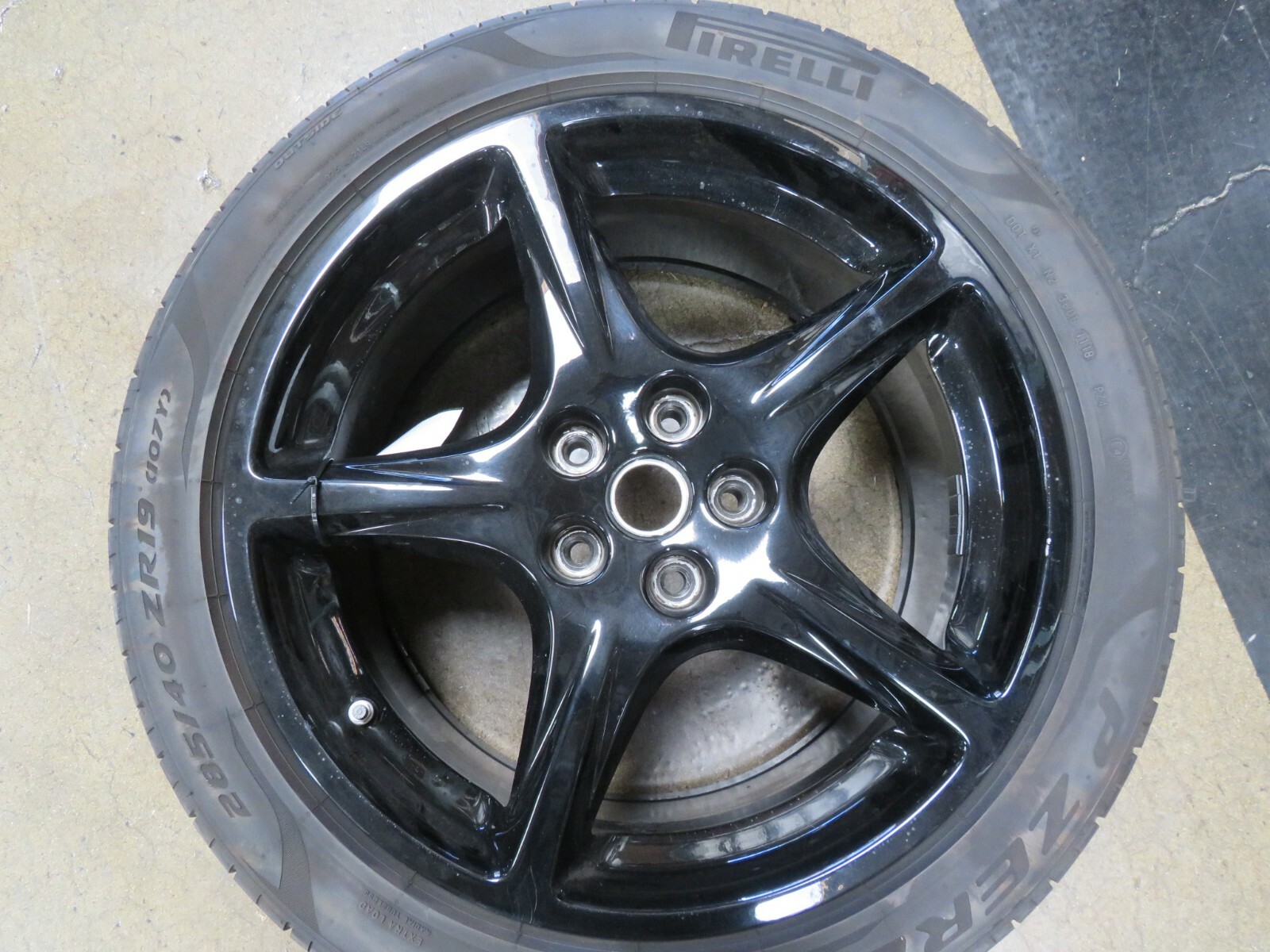 Ferrari 612 Scaglietti, Rear Wheel, Used, Black, P/N 194187