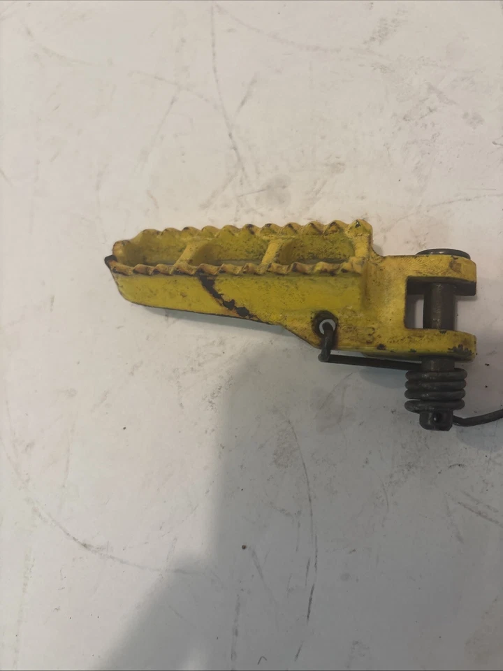 Suzuki 1985 RM250 Foot Pegs - Image 2 of 4