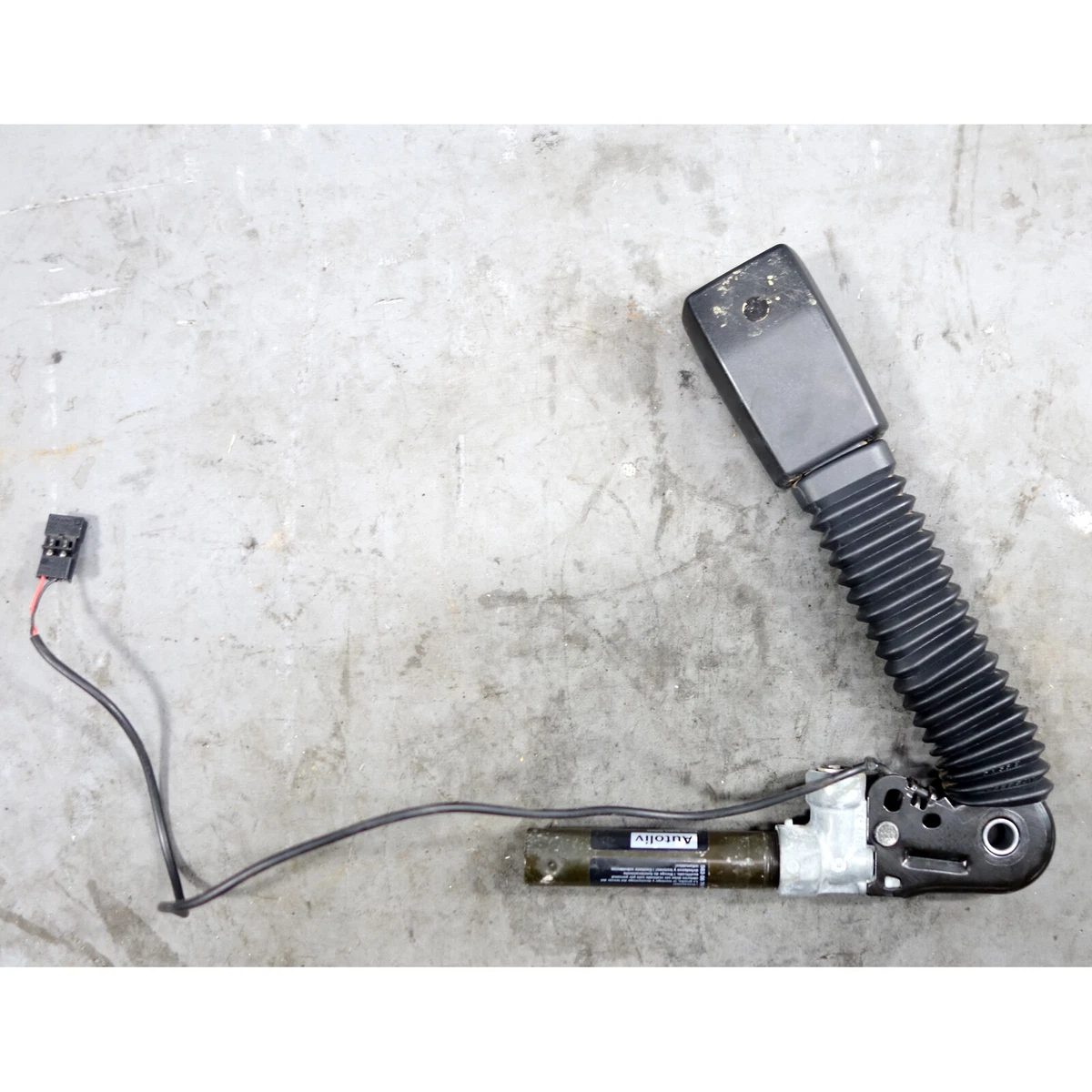 BMW E46 3-Series 6-Series Right Front Lower Pass Seat Belt Buckle  