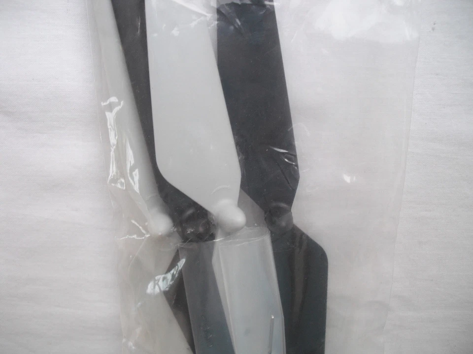 Heli-Max HMXE2320 Propeller, Set, 230Si Quadcopter,Quad,RC R/C Copter Helicopter - Image 3 of 4