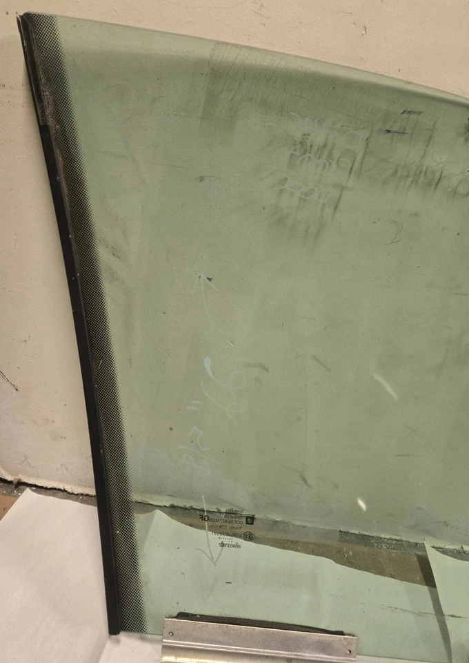 97-2001 CADILLAC CATERA DRIVER LEFT FRONT WINDOW DOOR GLASS OEM - Image 2 of 4