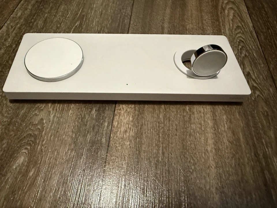 Almohadilla de carga inalámbrica Belkin Boost Charge Pro 3 en 1 con MagSafe - blanca Foto 2 de 4