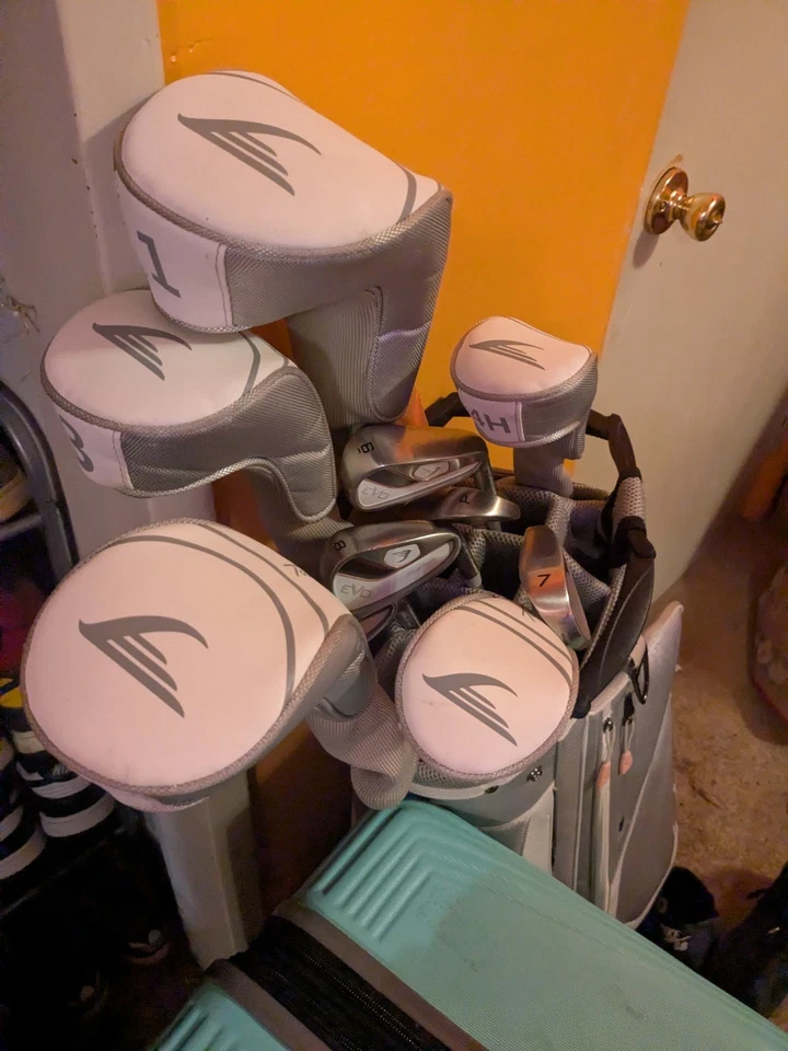 Tommy Armour Mujer EVO 13 Palos Y Bolso Con Cubiertas Para La Cabeza 2 Híbridos Foto 2 de 4