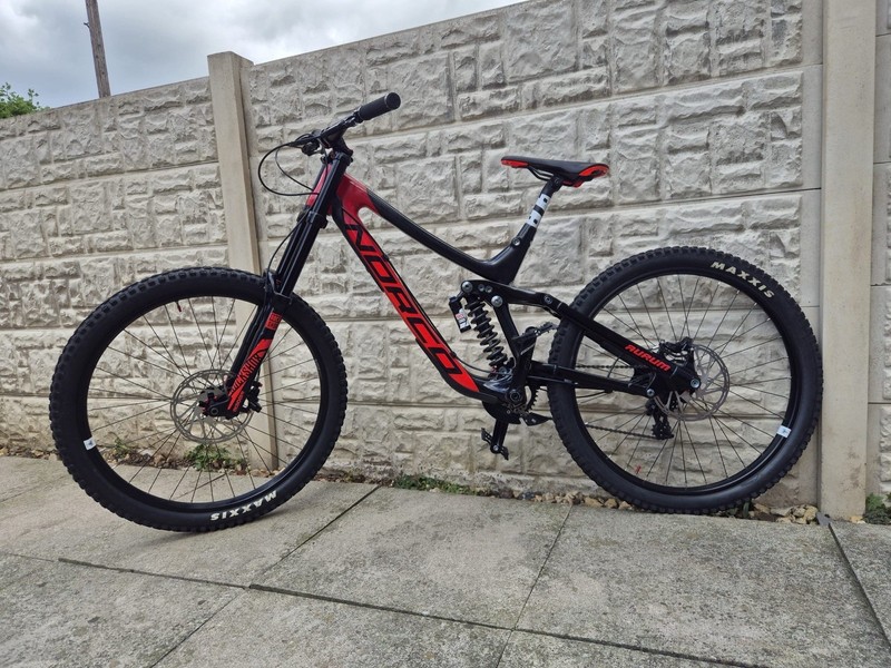 Norco Aurum C7.3 Downhill Mountain Bike Size Medium