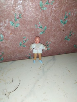 Alte winzige Caco Puppe-Biegepuppe-Puppenhaus-Puppenstube-doll-poupee