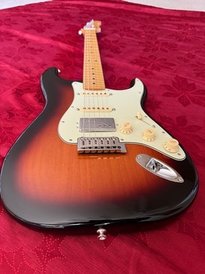 FENDER PLAYER PLUS STRAT 2021 Alder w/Maple fingerboard & Soft case - VG+ Cond!