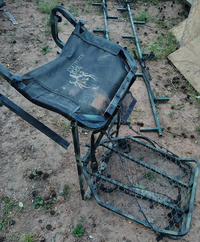 Bone Collector Hang-On Tree Stand Foldable Padded 300 lb w/ Climbing Sticks