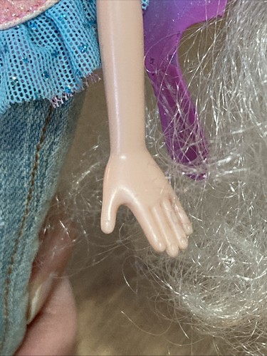 Bratz Doll - Pixiez Dee with wings, shoes/feet - Picture 7 of 19