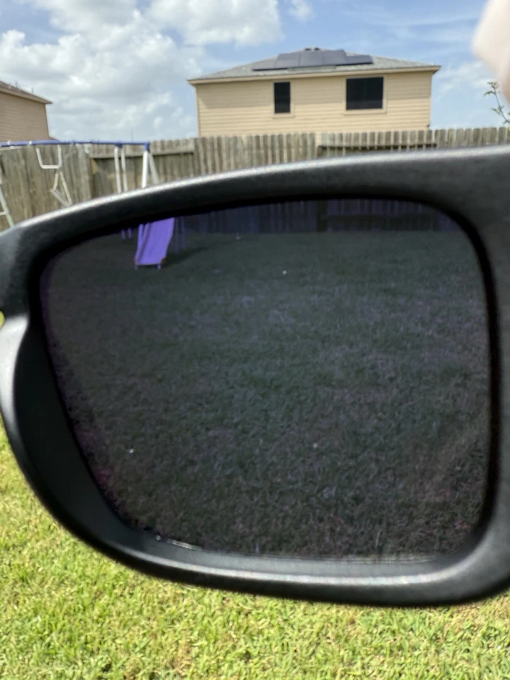 Óculos de sol Oakley Holbrook armação preta fosca, bronze dourado lentes polarizadas - Imagem 3 de 4