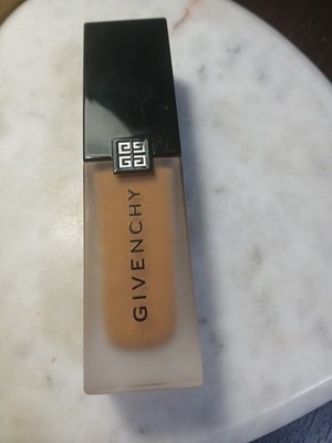 Givenchy Prisme Libre Skin-Caring Matte Foundation ~ 6-W420~ 1 oz /30 ml /NWOB