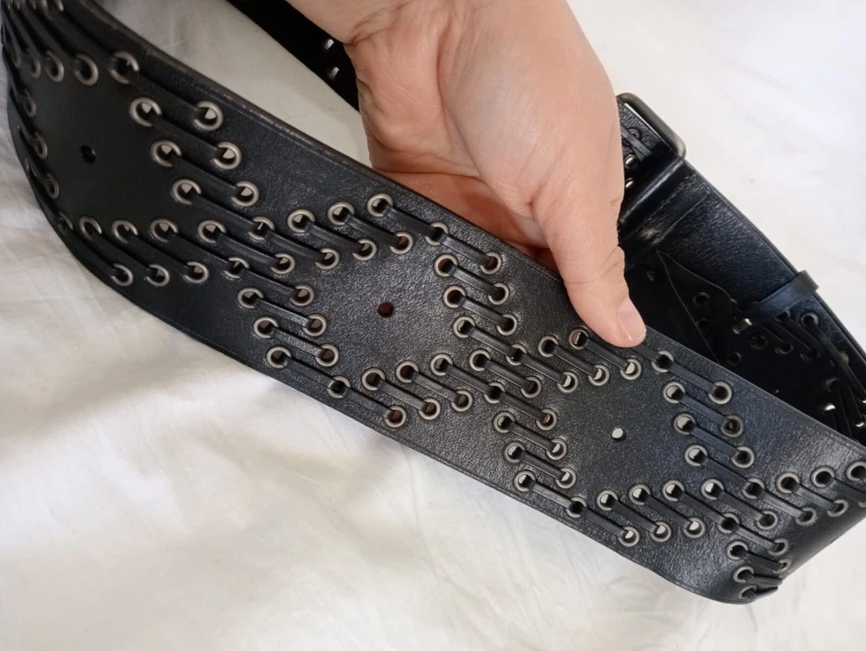 Cinto de cintura alta de couro preto Y# Yves Saint Laurent tamanho 38 polegadas  - Imagem 3 de 4