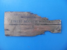 JOHN HAIG - FINEST SCOTCH WHISKY - ALTE HOLZFASSADE JOHN HAIG - TO HIS MAJESTY