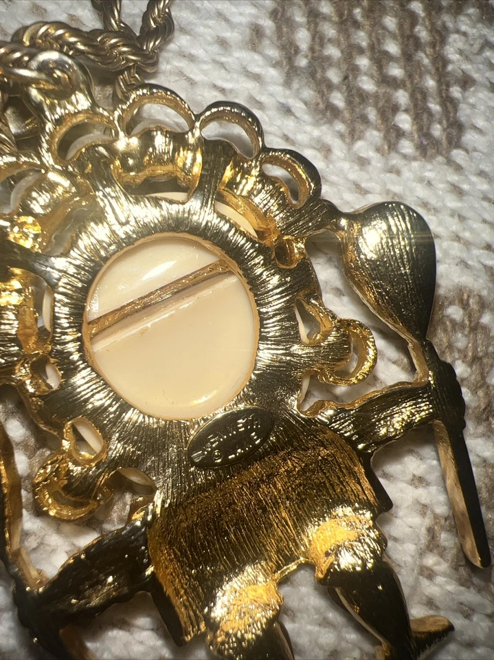 Vintage  KJL signed AZTEC  WARRIOR  WITH Kenneth Lane Gold 30” CHAIN - Image 4 of 4