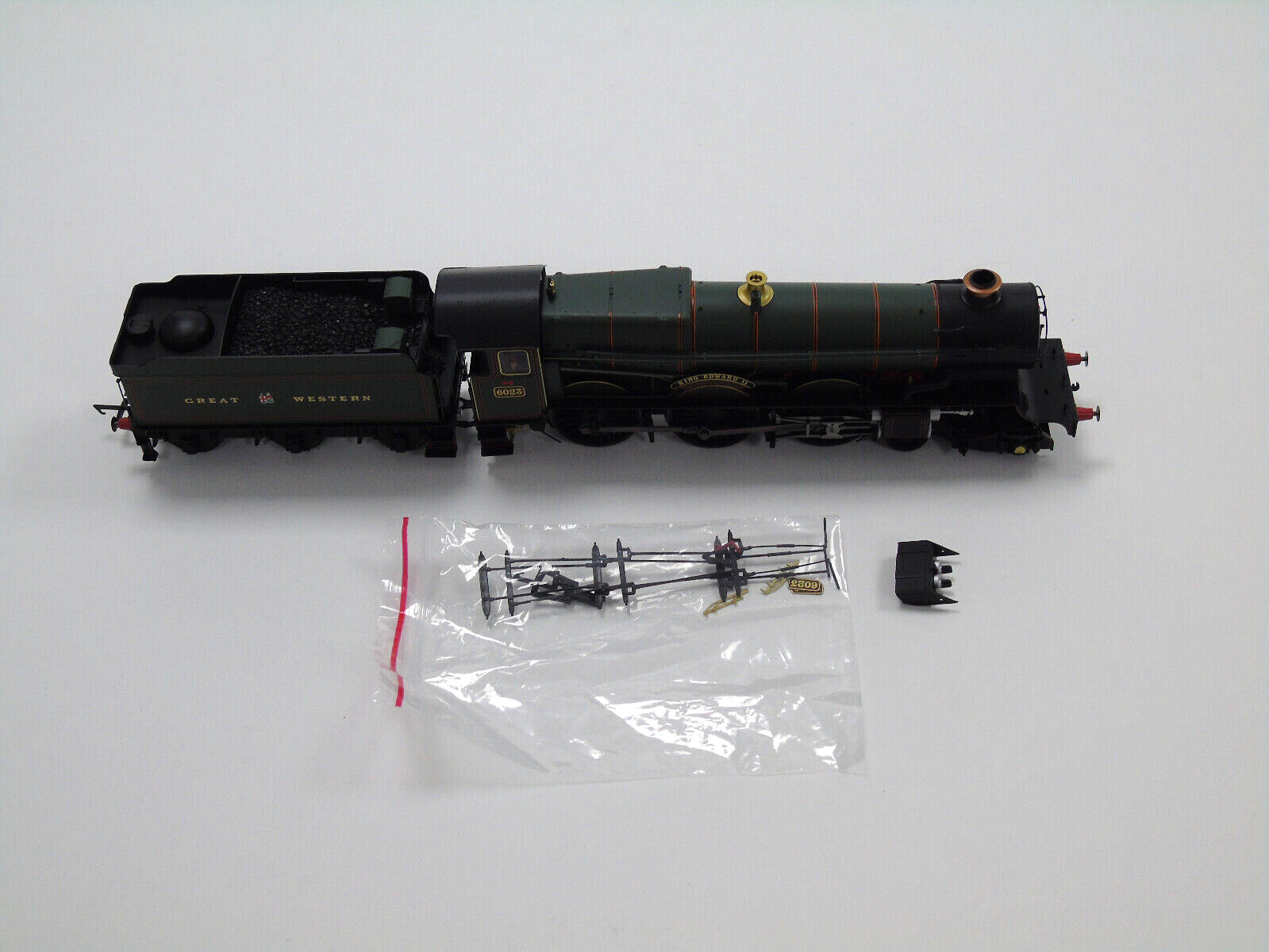 Hornby R3534 GWR 460 King Edward II 6000 Class Train Model Set for