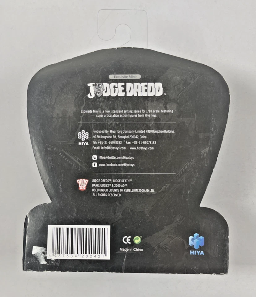 Экшн-фигурка Hiya Toys Judge Dredd черно-белая Judge Dredd 4,25 дюйма (масштаб 1:18) - Изображение 2 из 4