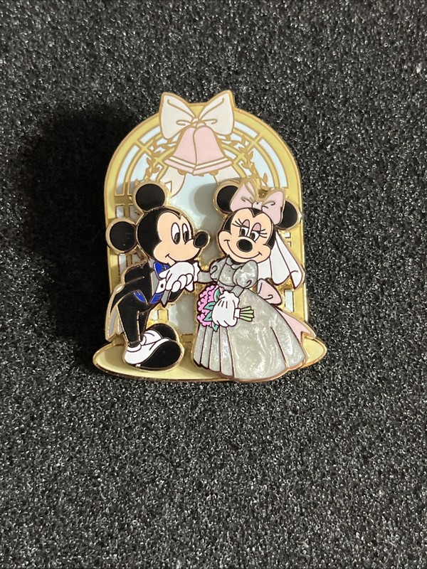 DISNEY PIN WEDDING DAY BRIDE GROOM WEDDING BELLS MICKEY MINNIE PEARL GOWN