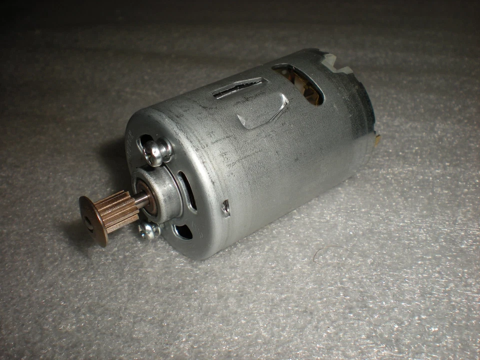 Cabezal de cepillo de rodillo genuino Black & Decker Extreme Vacuum BSV2020P SOLO pieza del motor Foto 4 de 4