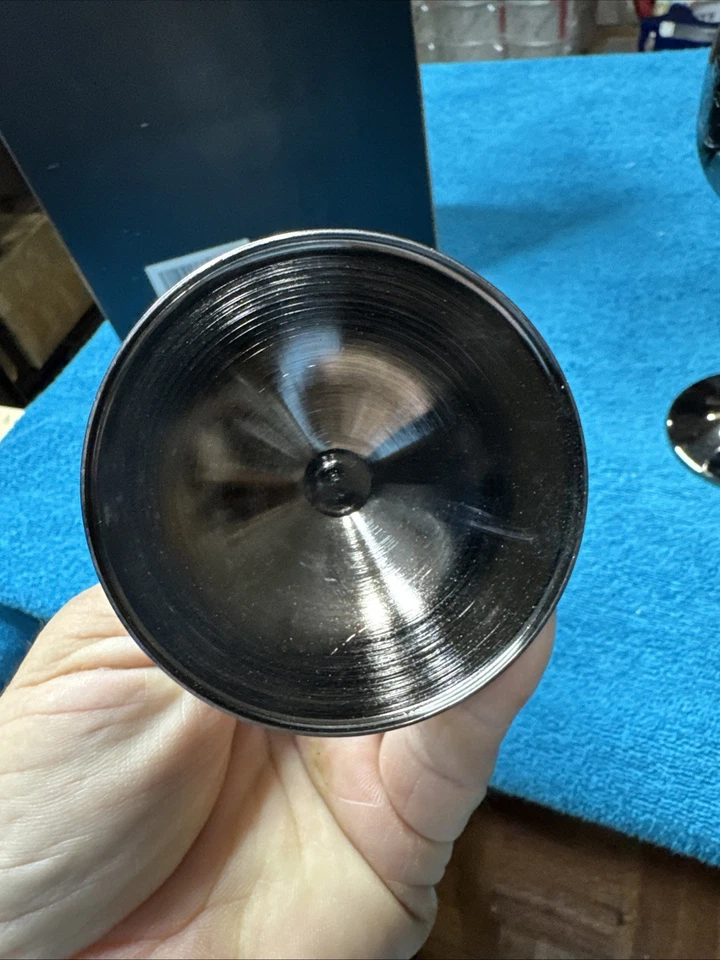 "Juego de 2 copas de vino de acero inoxidable grabadas Sky Fish, 8,5"" de alto" Foto 2 de 4