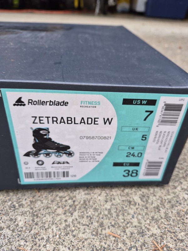 Rollerblade Zetrablade Womens Inline Skate, Size 7 Black/Blue