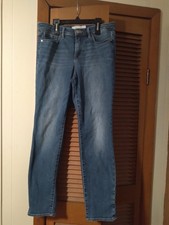 ATHLETA SCULPTEK SIZE 10 MEDIUM WASH ANKLE LENGTH JEANS