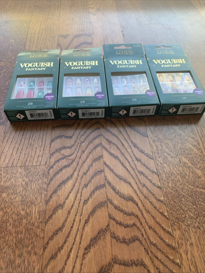 Paquete de cuatro uñas adhesivas Kiss edición de Navidad Foto 2 de 4