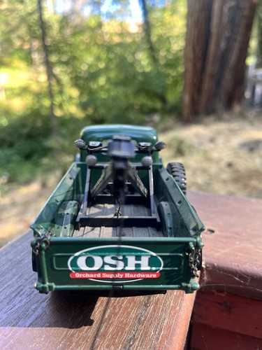 Ertl Collectibles OSH 1946 Dodge Power Wagon 1:25 Die Cast Green Truck 2004 #13 - Picture 3 of 7