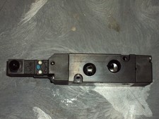 Parker Hannifin 4-Way Body Ported Valve Actuator Type Double Solenoid B521553C 