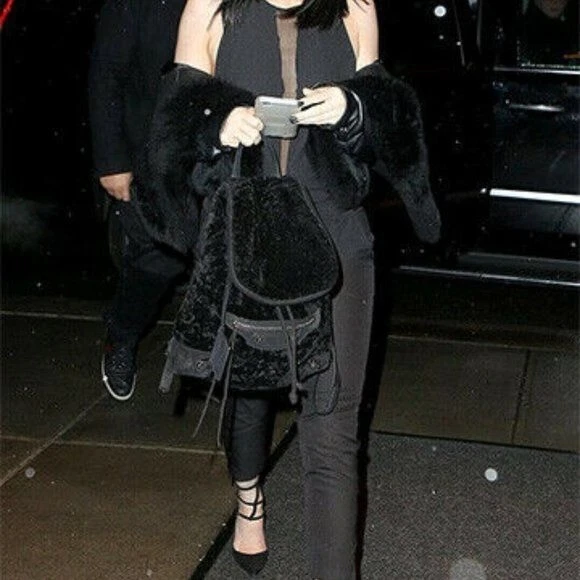 Mono Esmoquin Kendall + Kylie Talla S Negro Semi Transparente Pierna Recortada Sin Mangas Foto 2 de 4