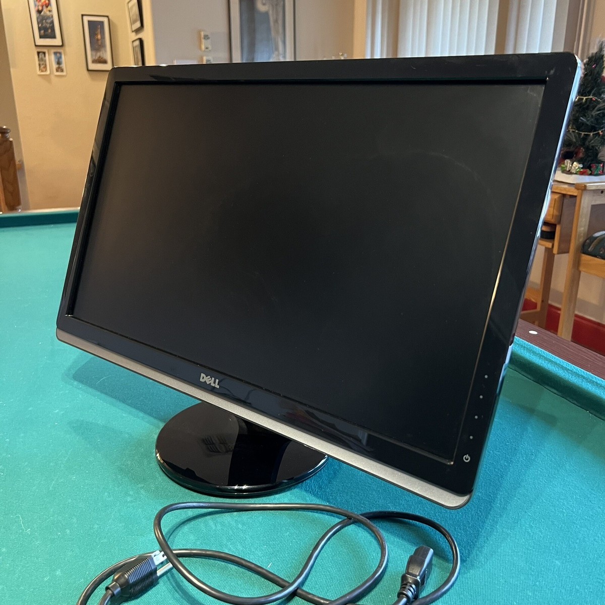 Dell Monitor 24 Inch - Black - With “tilt” Screen Feature | eBay Dell Monitor 24 Inch - Black - With “tilt” Screen Feature | eBay
