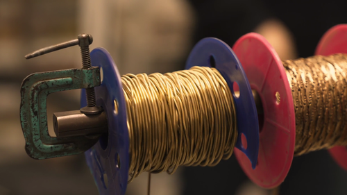 Boucles D'Oreilles Victorien Floral, Perles D'Imitation, Or 14K, Fait à la Main - Vidéo 1 sur 1