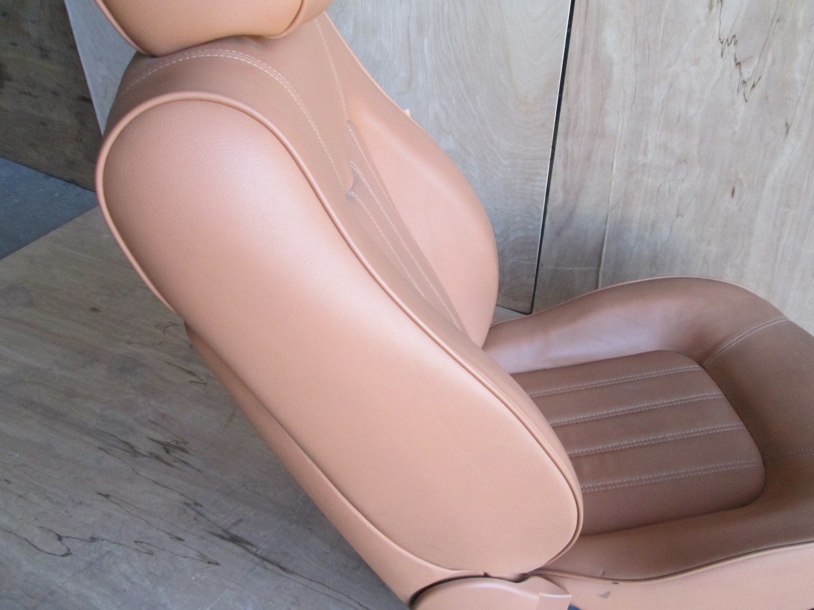 Maserati  Quattroporte -  LH / Driver Seat (beige) w/ Rails / Guides - Heated